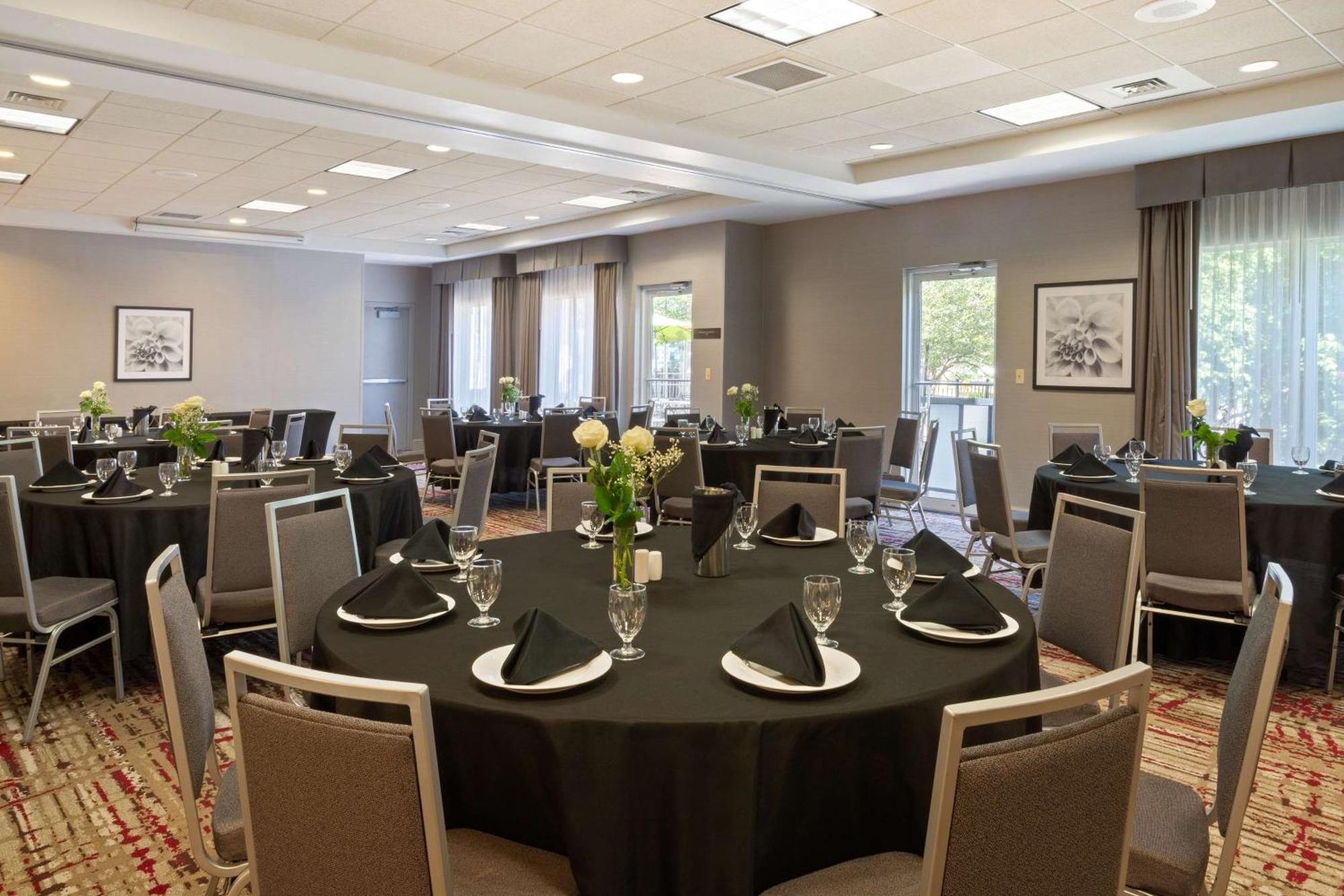 Hilton Garden Hotel 3*